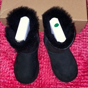Toddler Size 9 Bailey Button Ugg